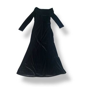 [No Brand] Black Off-Shoulder Velvet Maxi Dress